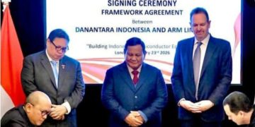 Presiden RI Prabowo Subianto saat menyaksikan penandatanganan kerangka kerja antara Danantara-Arm Limited (Instagram @airlanggahartarto_official)