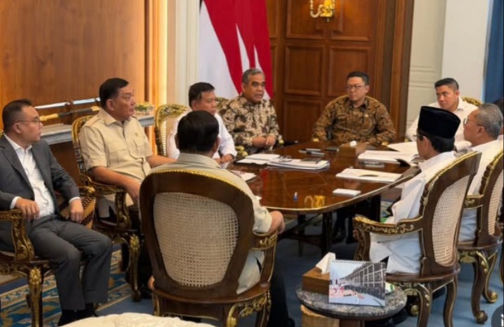 Presiden RI Prabowo Subianto gelar pertemuan bersama Dasco dan Kabinet Merah Putih di Istana Kepresidenan Jakarta, Rabu 4 Maret 2026 (Instagram @sekretariat.kabinet)