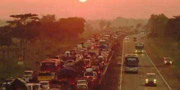 Ilustrasi volume kendaraan di jalan tol meningkat saat mudik Lebaran 2026 (Instagram @cirebontimur_official)