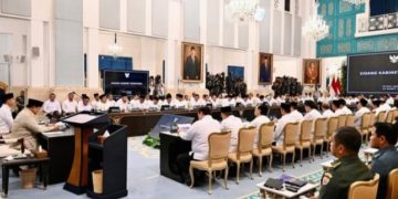Presiden RI Prabowo Subianto saat rapat bersama para menteri Kabinet Merah Putih (Instagram @kemensetneg.ri)