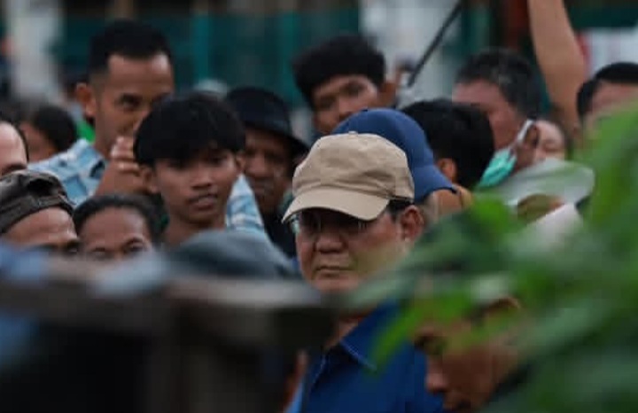 Presiden RI Prabowo Subianto blusukan ke pemukiman warga di bantaran rel Senen, Jakarta Pusat pada Kamis 26 Maret 2026 (Instagram @prabowo)