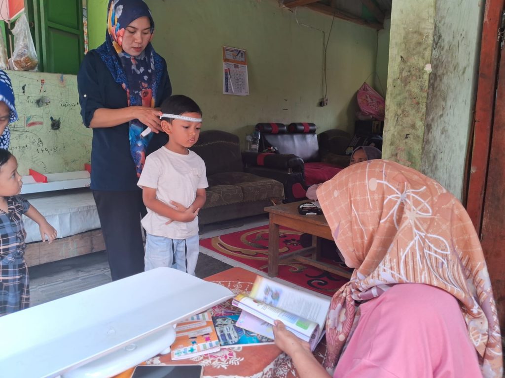Aktivitas memantau tumbuh kembang anak di salah satu Posyandu di Lebak dalam mencegah stunting.(Def/SuaraNusantara)