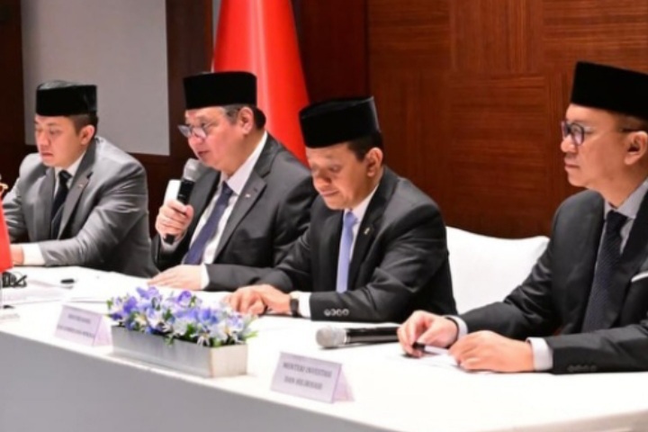 Menko Bidang Perekonomian Airlangga Hartarto umumkan kebijakan WFH ASN melalui konferensi pers dari Seoul, Korea Selatan Selasa 31 Maret 2026 (Instagram @airlanggahartarto_official)