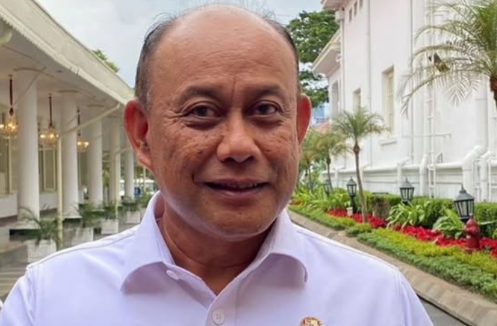 Kepala BGN, Dadan Hindayana angkat bicara soal pengadaan kaus kaki (Instagram @opininewsroom)