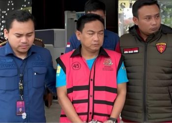 Ketua Ombudsman RI Hery Susanto digiring untuk ditahan 20 hari ke depan. Hery tersangka kasus korupsi tambang nikel Instagram @pst0re)