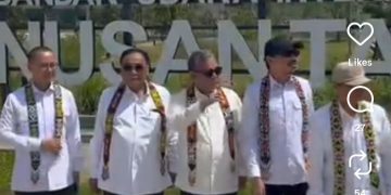 Ketua MPR RI Ahmad Muzani berfoto bersama di depan tulisan Bandara Internasional IKN (Instagram @ahmadmuzani2)