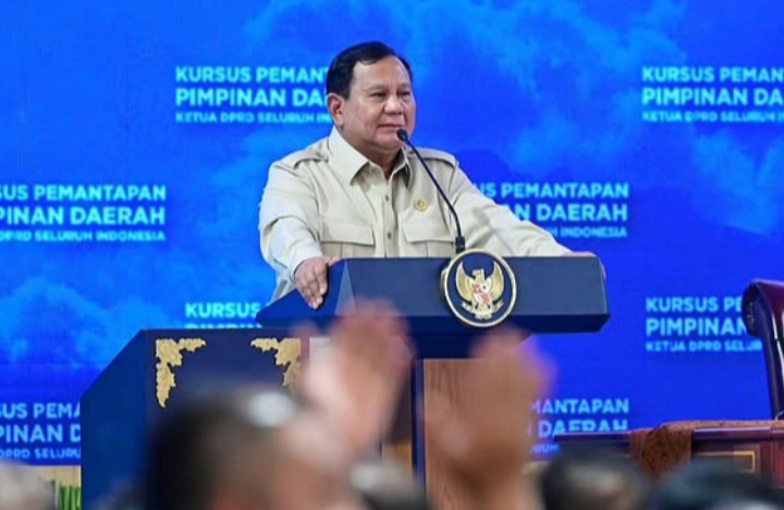 Rapat Evaluasi Program, Prabowo Minta Percepatan Pengembangan PLTS 100 Giga Watt