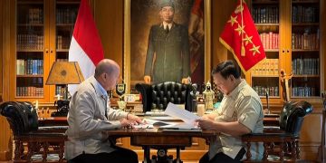 Menteri Investasi dan Hilirisasi sekaligus CEO Danantara Rosan Roeslani bertemu Presiden RI Prabowo Subianto di Hambalang, Sentul, Bogor, Jawa Barat (Instagram @sekretariat.kabinet)