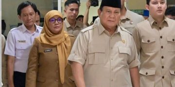 Presiden RI Prabowo Subianto saat jenguk korban kecelakaan kereta api di RSUD Bekasi, Selasa 28 April 2026 (Instagram @sekretariat.kabinet)