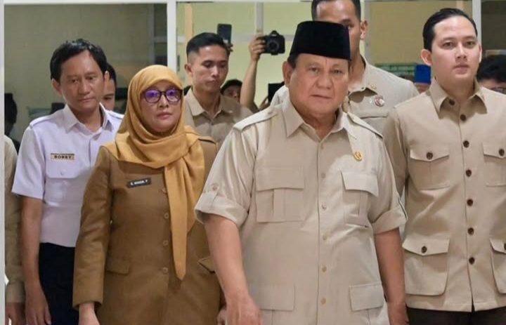 Presiden RI Prabowo Subianto saat jenguk korban kecelakaan kereta api di RSUD Bekasi, Selasa 28 April 2026 (Instagram @sekretariat.kabinet)