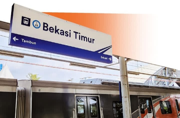 Kecelakaan kereta api di Stasiun Bekasi Timur pada Senin malam 27 April 2026, membuat KRL jurusan Jakarta-Cikarang itu ringsek diseruduk KA Argo Bromo (Instagram @keretapikita)