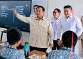 Presiden RI Prabowo Subianto saat meninjau program MBG di SMAN 1 Cilacap, bilang banyak negara lain belajar MBG ke Indonesia (Instagram @sekretariat.kabinet)