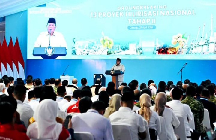 Presiden RI Prabowo Subianto saat groundbreaking proyek hilirisasi, Kawasan Industri Cilacap, Jawa Tengah, Rabu 29 April 2026 (Instagram @rosanroeslani)