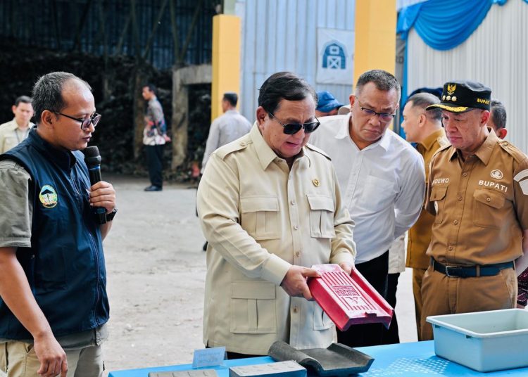 Prabowo Subianto saat kunjungi TPST d Banyumas, Jawa Tengah (Dok Ist)