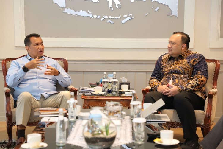 Wakil Menteri PANRB Purwadi Arianto dan President Director Microsoft Indonesia Darma Simorangkir/Foto Kementerian PANRB