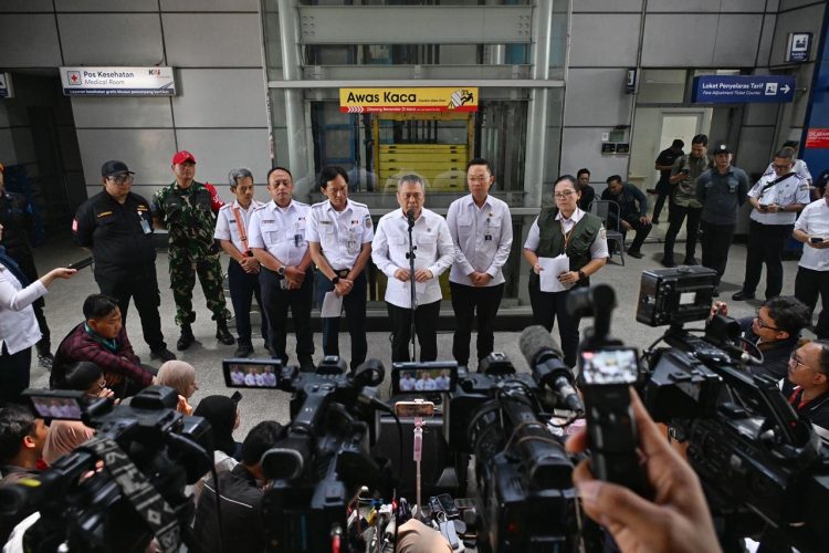 Menteri Perhubungan Dudy Purwagandhi dan jajaran, soal insiden di Stasiun Bekasi Timur (Dok Kemenhub)