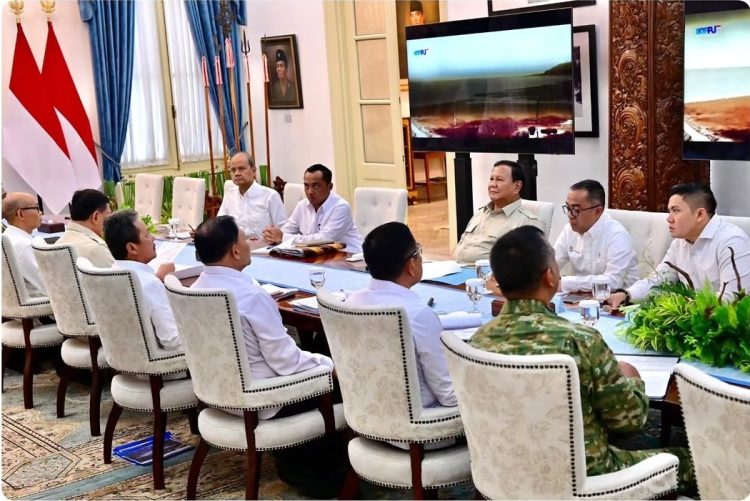 Presiden Prabowo Subianto mengadakan rapat terbatas bahas soal giant sea wall (Dok IG Seskab)