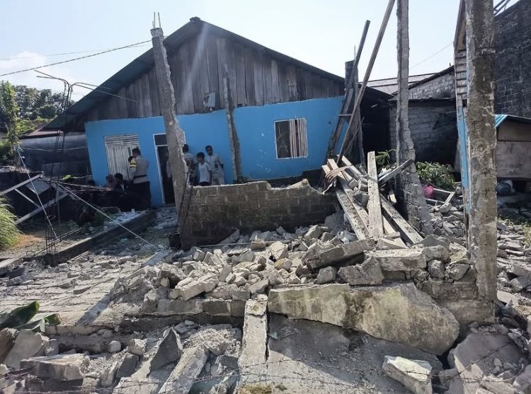 Kondisi rumah masyarakat Batang Dua usai  gempa di Provinsi Sulawesi Utara dan Maluku Utara (Dok Sekretariat Negara)