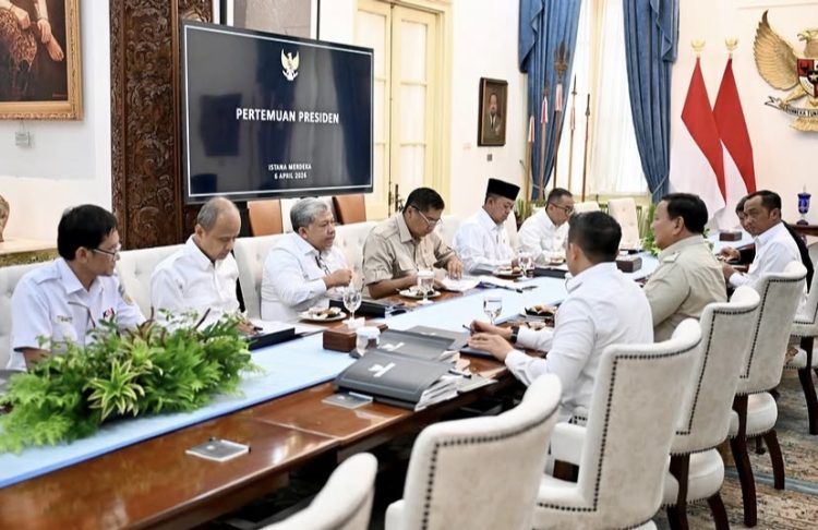 Presiden Prabowo Subianto rapat bersama sejumlah menteri (Dok Instagram Sekretariat Kabinet)