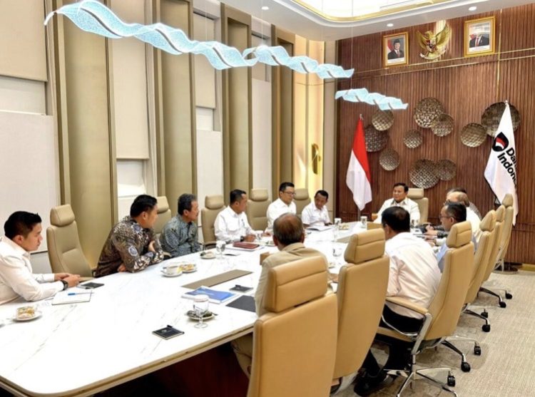 Presiden Prabowo Subianto menggelar rapat terbatas dengan menteri kabinet merah putih (Dok Seskab)