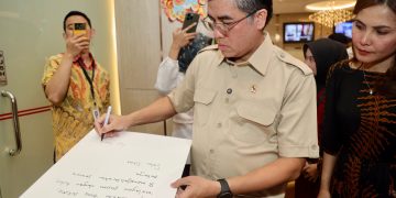Menaker Yassierli saat kunjungan di Medan