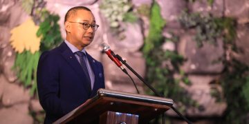 Wakil Ketua MPR RI Eddy Soeparno saat hadiri wisuda Universitas Pattimura