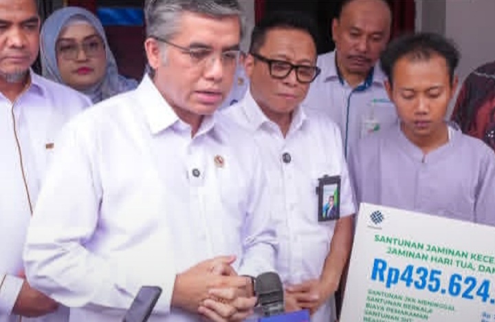 Menaker Yassierli bicara soal pemberian hak jamsos korban kecelakaan kereta api di Stasiun Bekasi Timur (Instagram @yassierli)