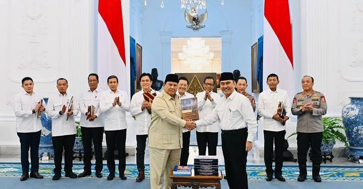 Komisi Percepatan Tim Reformasi Polri serahkan enam rekomendasi ke Presiden RI Prabowo Subianto, Selasa 5 Mei 2026 (Instagram @sekretariat.kabinet)