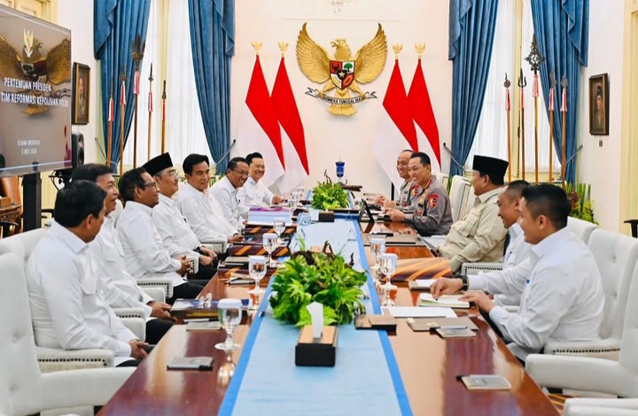 Presiden RI Prabowo Subianto menggelar pertemuan dengan Komisi Percepatan Tim Reformasi Polri, Selasa 5 Mei 2026 (Instagram @sekretariat.kabinet)
