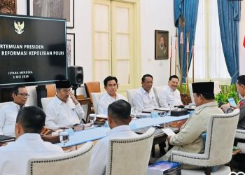 Komisi Percepatan Tim Reformasi Polri saat rapat bersama Presiden RI Prabowo, Selasa 5 Mei 2026 (Instagram @tedyskyfriendsofficial)