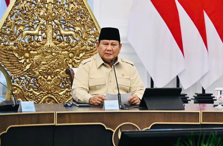 Presiden RI Prabowo Subianto tetap ingin Kapolri melalui fit and proper test DPR (Instagram @sekretariat.kabinet)