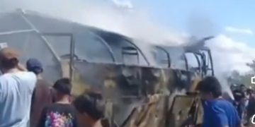 Kondisi bus ALS usai kecelakaan dengan truk tangki BBM pada Rabu 6 Mei 2026 (YouTube @radioelshinta)