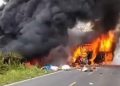Api berkobar akibat kecelakaan bus ALS vs truk tangki BBM, Rabu 6 Mei 2026 (YouTube @radioelshinta)