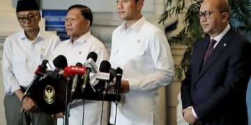 Menteri Koordinator Bidang Infrastruktur dan Pembangunan Kewilayahan (IPK) Agus Harimurti Yudhoyono (AHY) lapor ke Presiden RI Prabowo Subianto (Instagram @agusyudhoyono)