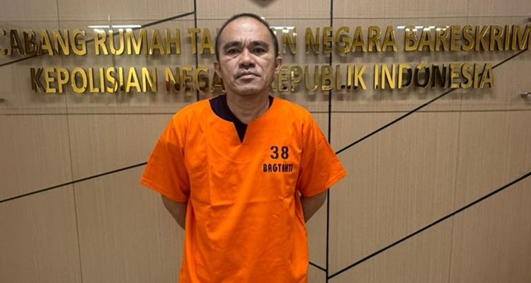 Mantan Kasat Narkoba Polres Kutai Barat AKP Deky Jonathan Sasiang resmi mendekam di rumah tahanan (rutan) Bareskrim Polri pada Selasa, 19 Mei 2026.