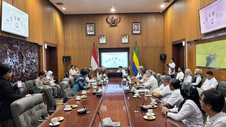 Kemenhub bersama Pemkot Bandung bahas kelanjutan pembangunan BRT BBMA dalam rapat yang digelar di Kantor Wali Kota Bandung, Rabu (13/5/2026).(Dok Kemenhub)