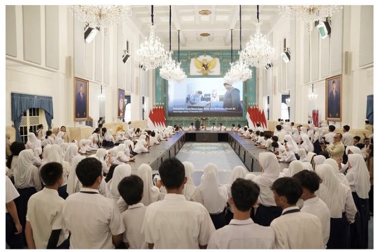 Ratusan pelajar dan mahasiwa ikut Program “Istana untuk Anak Sekolah” pada Selasa, 19 Mei 2026 (Dok IG Sekretariat Kebinet)