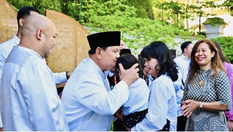 Momen Presiden Prabowo Subianto mengadakan ramah tamah dengan WNI di Prancis usai salat iduladha (Dok Presiden RI)