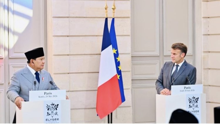 Presiden Prabowo Subianto melaksanakan pernyataan pers bersama Presiden Republik Prancis Emmanuel Macron dalam rangkaian kunjungan kenegaraan di Istana Élysée (Dok Situs Presiden RI)