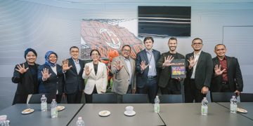 Wakil Gubernur DKI Jakarta, Rano Karno menjajaki kerja sama antara San Siro Stadium dan Jakarta International Stadium saat kunjungan ke Milan, Italia. (Dok: Diskominfotik)