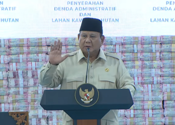 Presiden Prabowo Subianto menghadiri acara penyerahan denda administratif dan lahan kawasan hutan di Gedung Kejaksaan Agung, Jakarta, Rabu (13/5/2026)