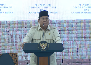 Presiden Prabowo Subianto menghadiri acara penyerahan denda administratif dan lahan kawasan hutan di Gedung Kejaksaan Agung, Jakarta, Rabu (13/5/2026)