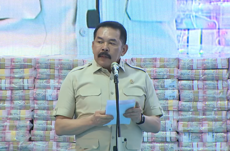Jaksa Agung ST Burhanuddin saat melaporkan hasil penegakan hukum Satgas PKH di hadapan Presiden Prabowo Subianto