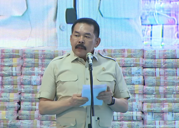 Jaksa Agung ST Burhanuddin saat melaporkan hasil penegakan hukum Satgas PKH di hadapan Presiden Prabowo Subianto