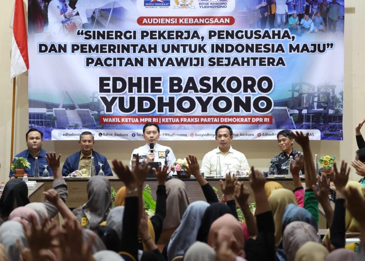 Ibas saat terima audiens dari buruh