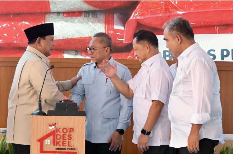 Presiden Prabowo Subianto, Menteri Koordinator Bidang Pangan Zulkifli Hasan dan jajaran lainnya pada peresmian (KDKMP) di wilayah Jawa Timur dan Jawa Tengah pada Sabtu (16/5/2026) (Dok IG Sekretariat Kabinet)