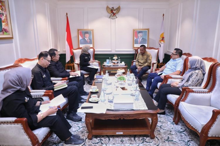 Menteri PANRB, Rini Widyantini saat audiensi bersama Ketua Komisi II DPR RI Muhammad Rifqinizamy dan Wakil ORI Rahmadi Indra Tektona, di Kantor Kementerian PANRB, Selasa (19/05/2026). (KementerianPANRB)