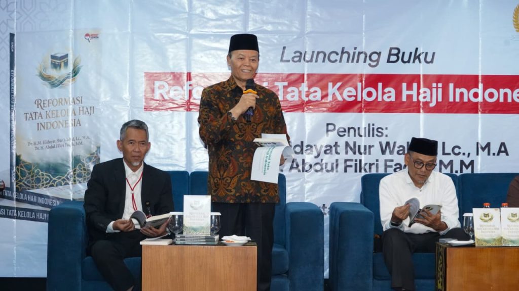 Hidayat Nur Wahid dan Abdul Fikri Faqih Luncurkan Buku Reformasi Tata Kelola Haji Indonesia
