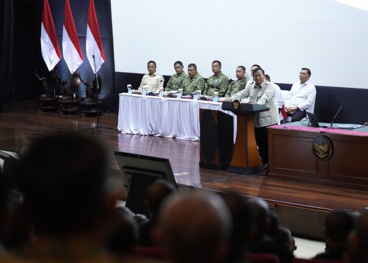 Presiden Republik Indonesia, Prabowo Subianto memberikan taklimat atau pengarahan kepada 400 peserta angkatan pertama Program Presiden untuk Pemimpin Masa Depan (P3MD) di Hambalang, Jawa Barat, Minggu (24/5/2026). (Istimewa)