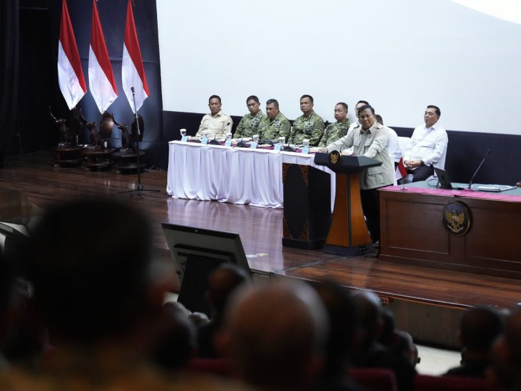 Presiden Republik Indonesia, Prabowo Subianto memberikan taklimat atau pengarahan kepada 400 peserta angkatan pertama Program Presiden untuk Pemimpin Masa Depan (P3MD) di Hambalang, Jawa Barat, Minggu (24/5/2026). (Istimewa)